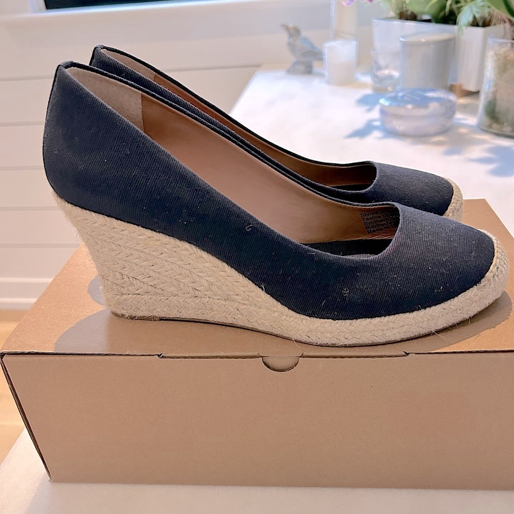 J. Crew Canvas espadrille wedges
Gently worn
Navy
Size 39